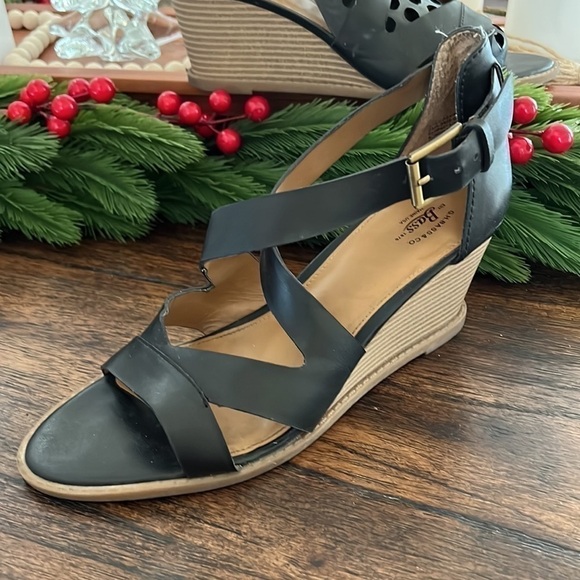 G.H. Bass & Co. Shoes - GH Bass & Co RENAE wedges black faux leather open toe sandal heels | size 9
